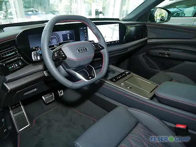Audi Q7 view 8