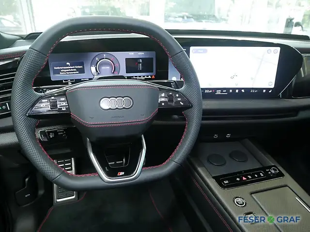 Audi Q7 view 4