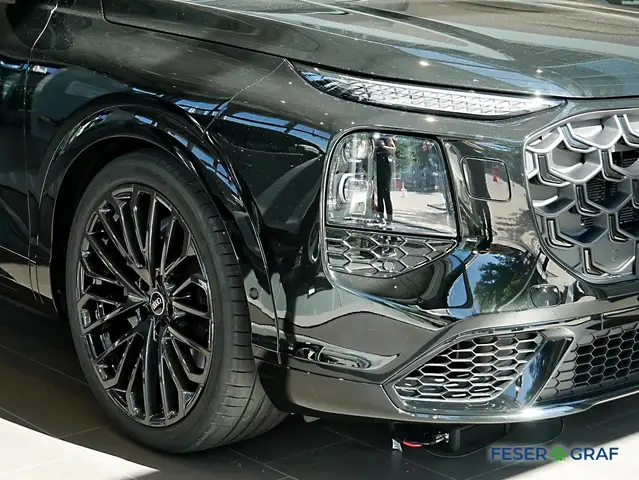 Audi Q7 view 13