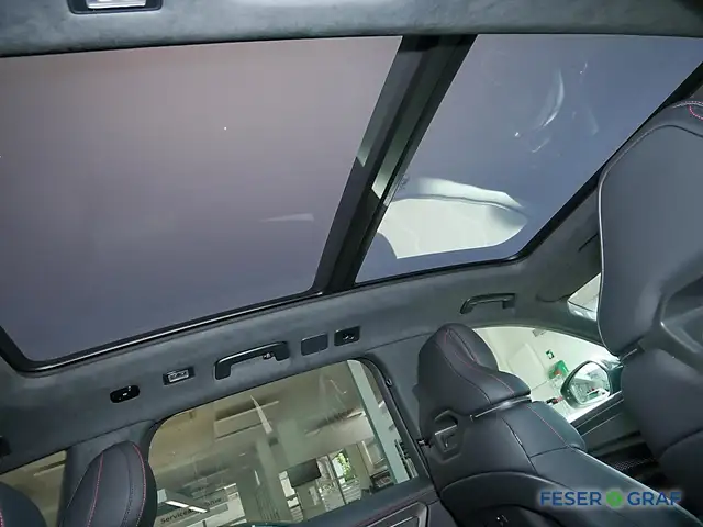 Audi Q7 view 7
