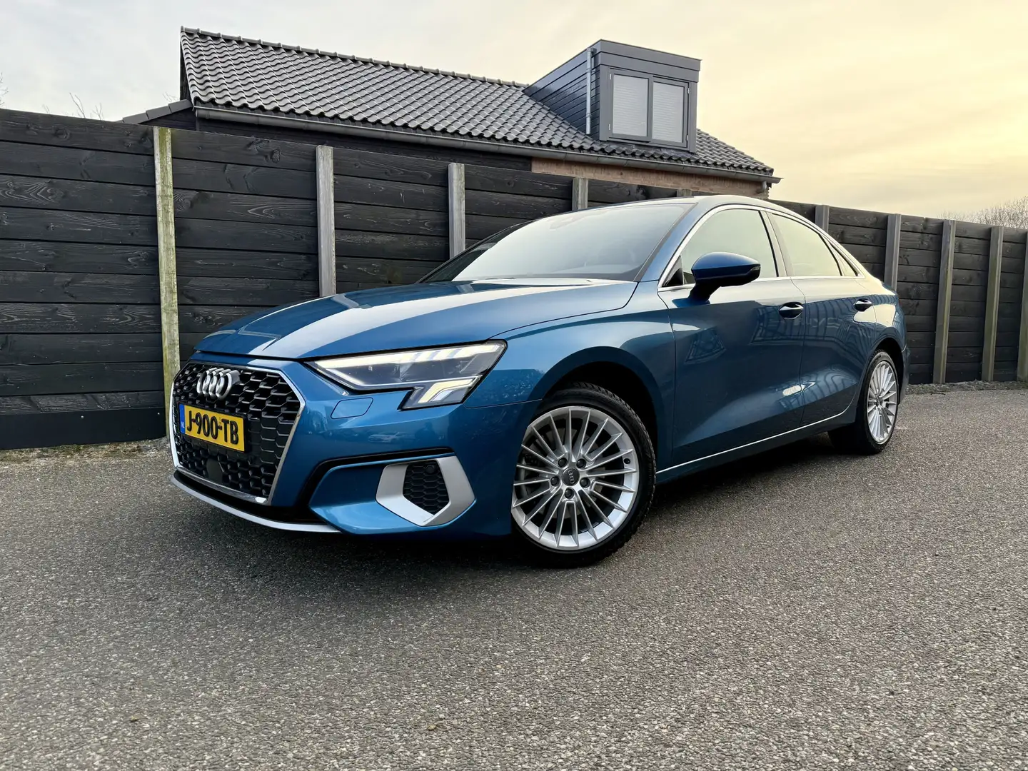 Audi A3 Limousine 35 TFSI Business edition nieuw model! Bleu - 1