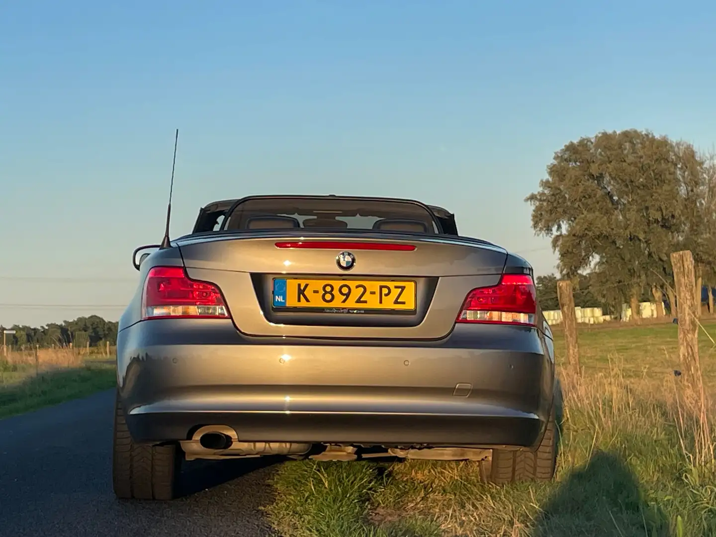 BMW 118 118 High Executive Zilver - 2