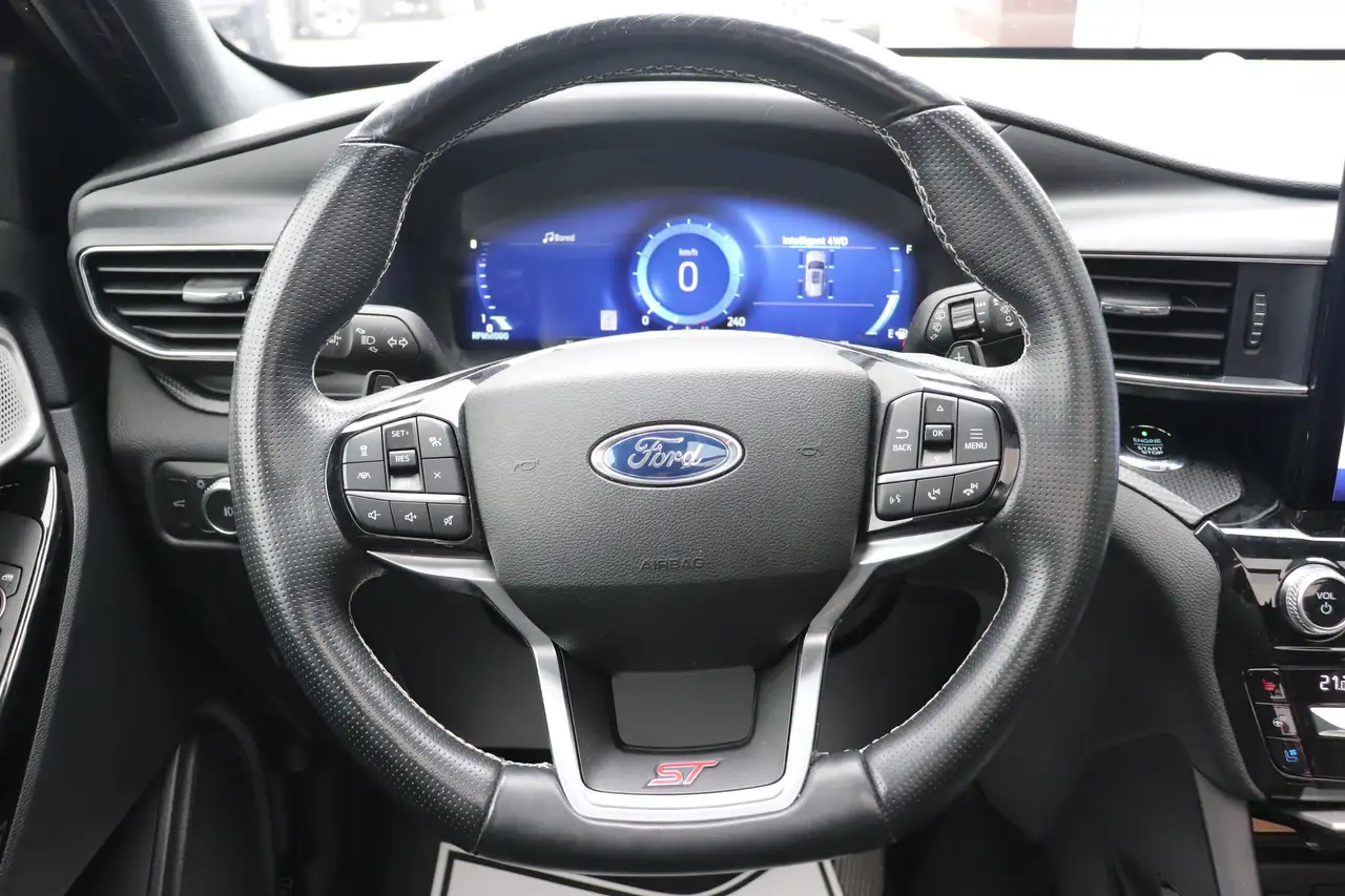 Ford Explorer снимка Ford Explorer