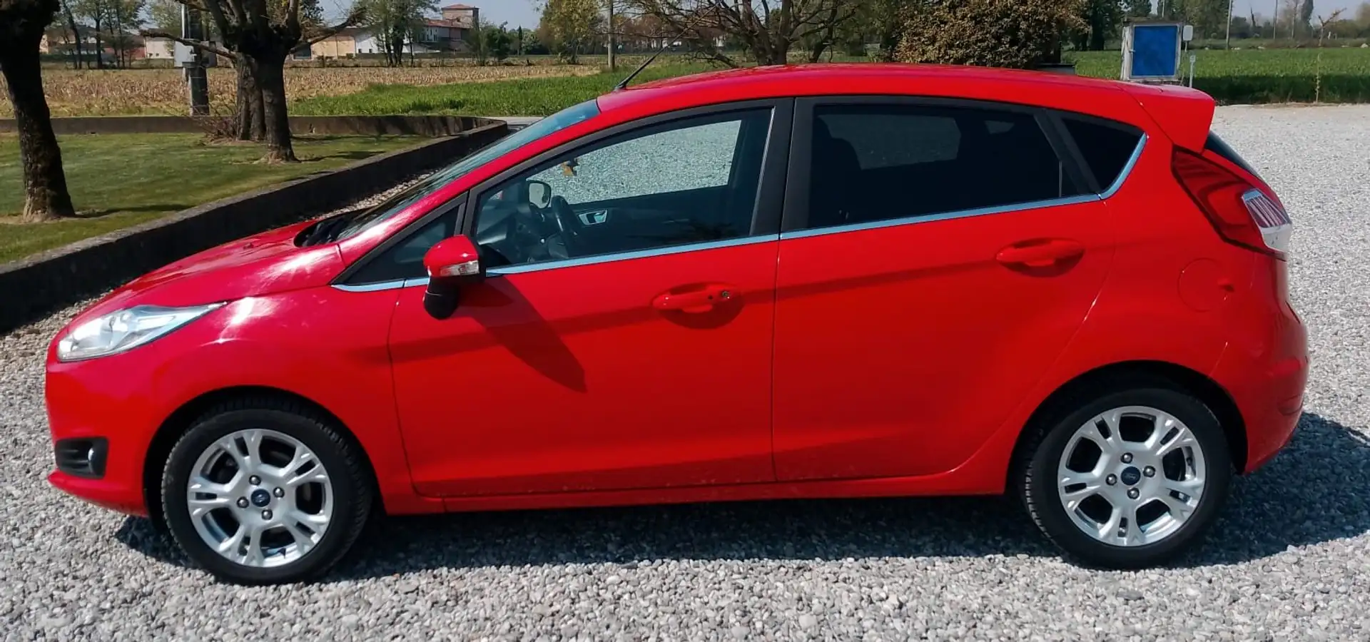 Ford Fiesta Fiesta VI 2013 5p 1.5 tdci Titanium 75cv E6 Roşu - 2