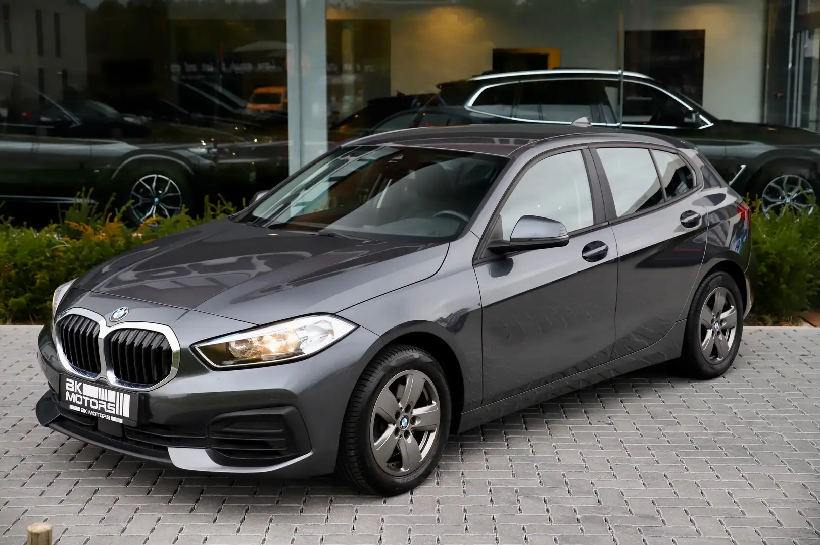 BMW 118 i AUTOMAAT-CARPLAY-LANE ASSIST-GPS-CRUISE-... Gris - 2