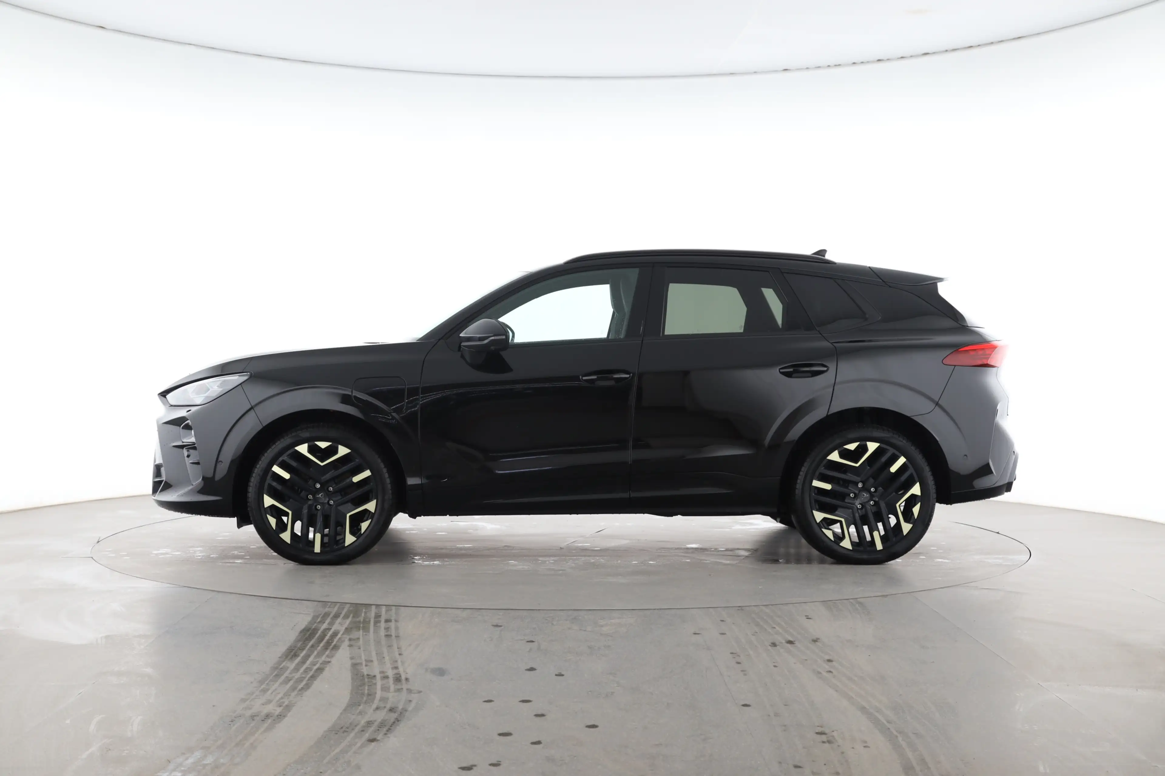 CUPRA Terramar 1.5 e-Hybrid DSG VZ Tribe Edition | AHK | Sennheis — photo 3