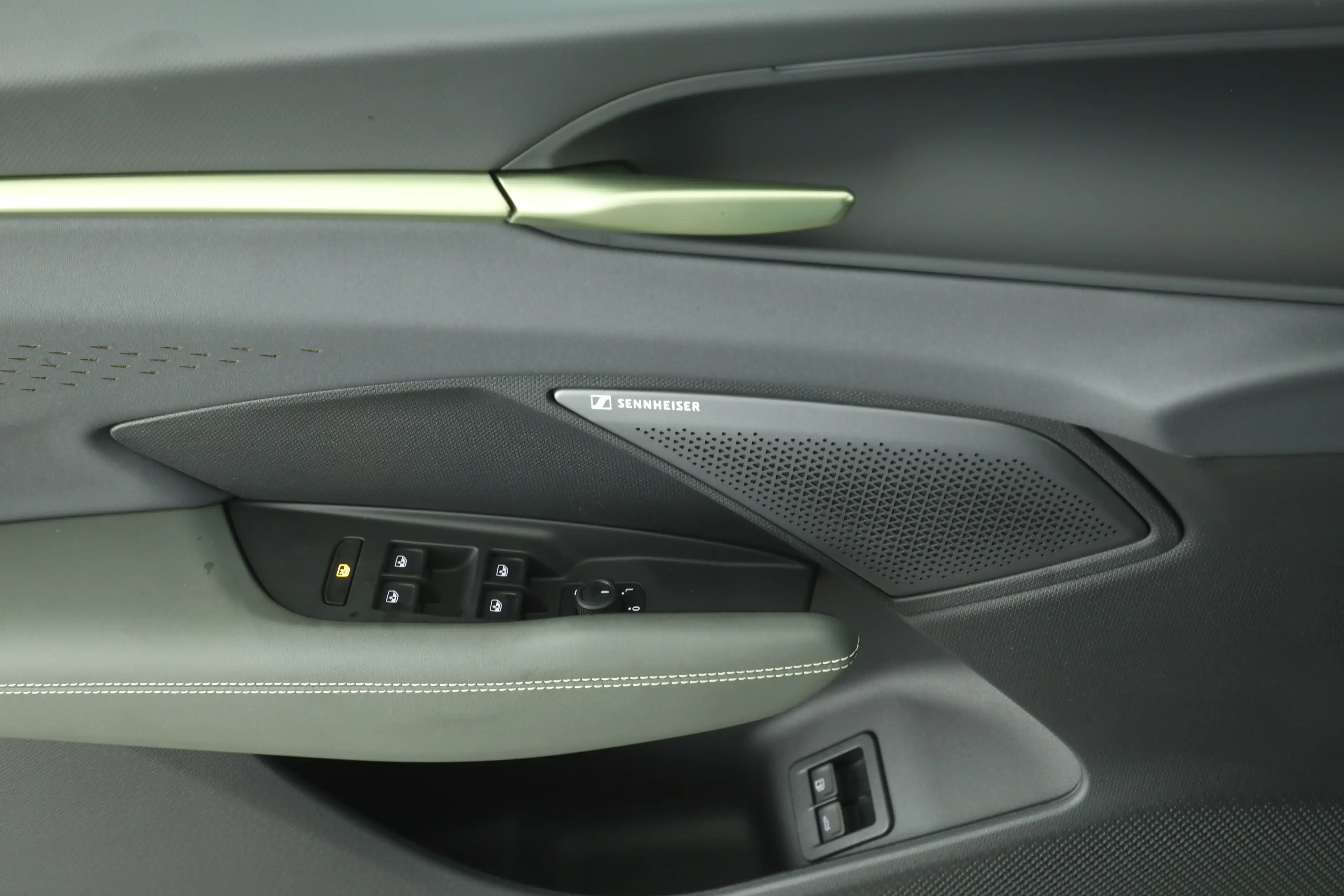 CUPRA Terramar 1.5 e-Hybrid DSG VZ Tribe Edition | AHK | Sennheis — photo 15