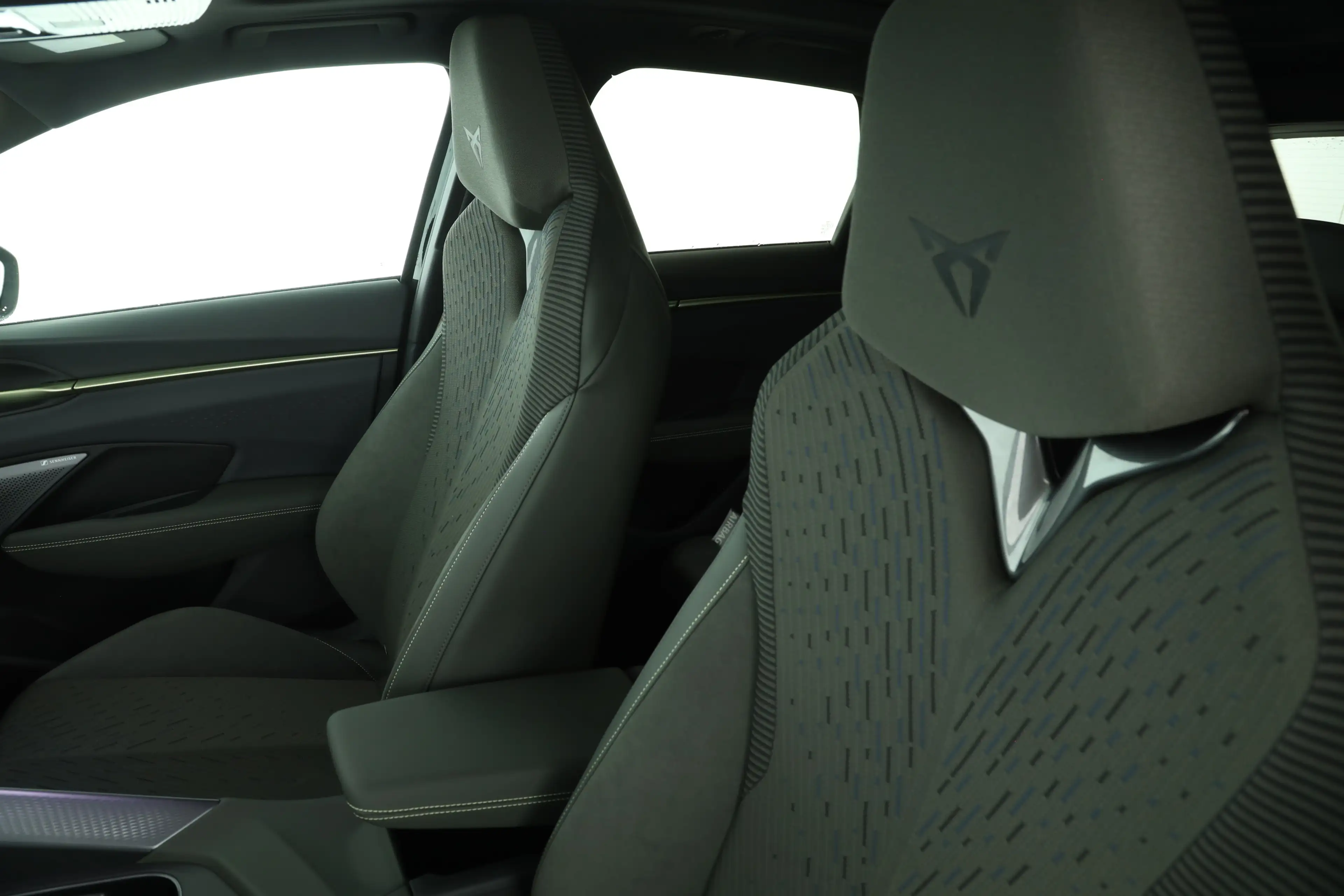 CUPRA Terramar 1.5 e-Hybrid DSG VZ Tribe Edition | AHK | Sennheis — photo 14