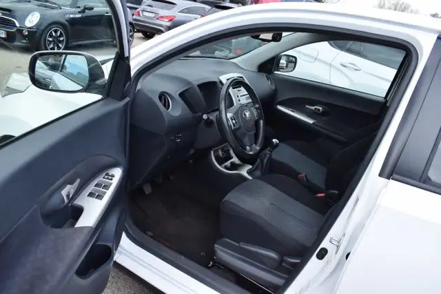 Toyota Urban Cruiser view 10