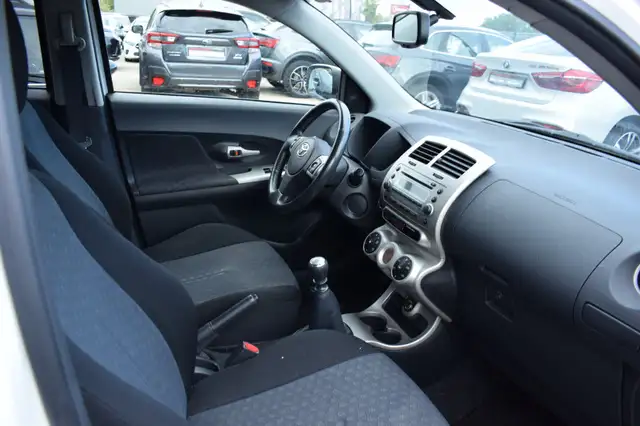 Toyota Urban Cruiser view 13