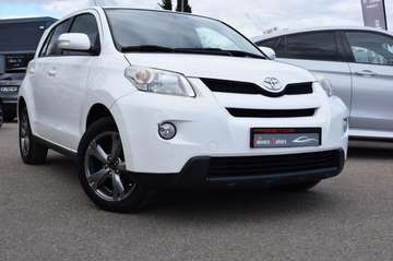 90 D-4D LIFE 4WD
