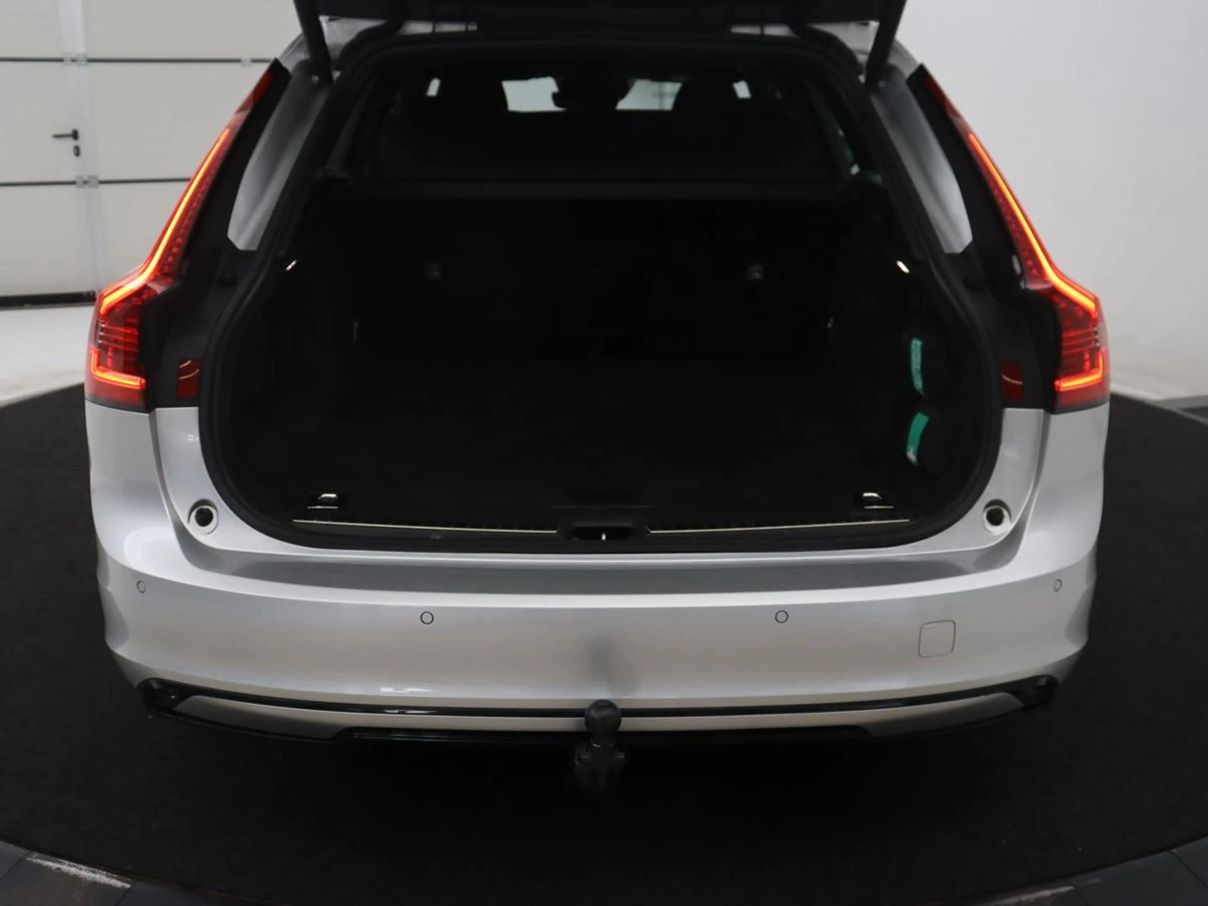 Volvo V90 2.0 B4 R-Design | Panoramadak | Leder | Stuur/stoe — photo 12