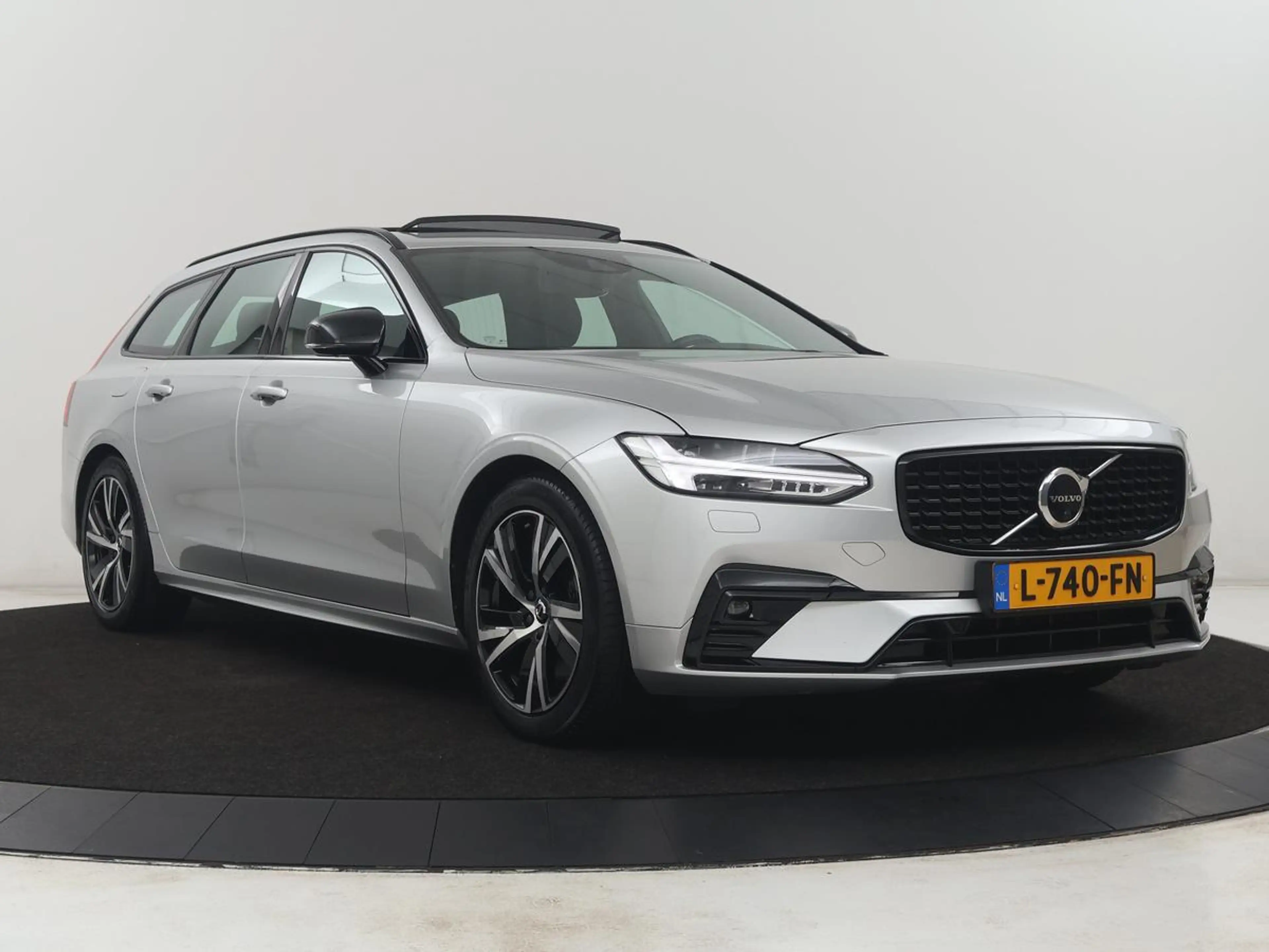 Volvo V90 2.0 B4 R-Design | Panoramadak | Leder | Stuur/stoe — photo 48