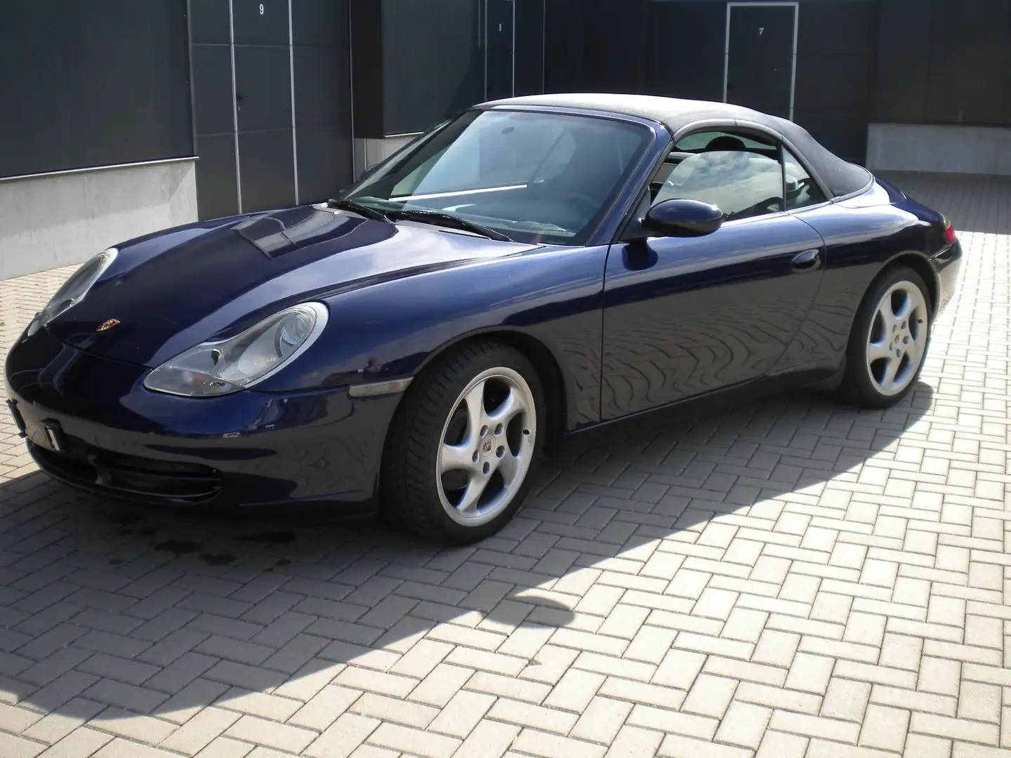 Porsche 996 Carrera Cabriolet, Tip Tronic , TOP Zustand Blau - 1