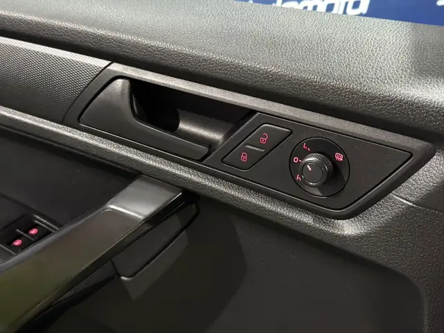 Volkswagen Caddy view 12