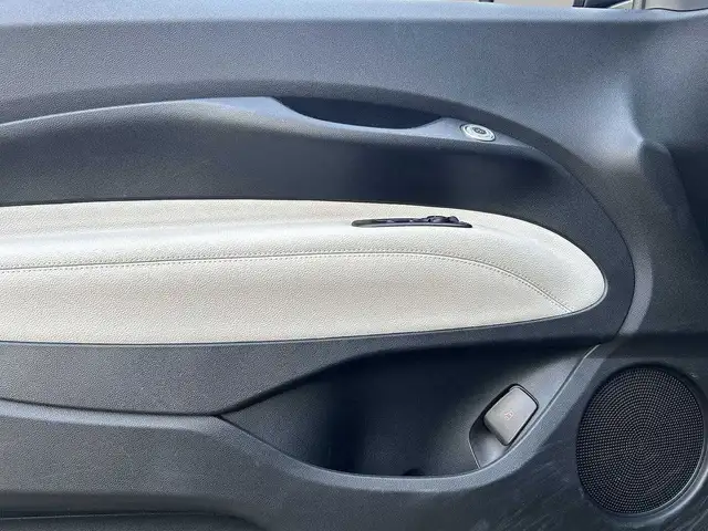 Fiat 500e view 5