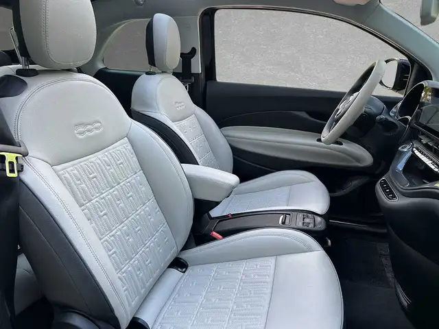 Fiat 500e view 6