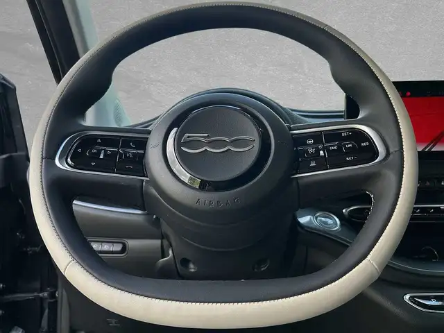 Fiat 500e view 11