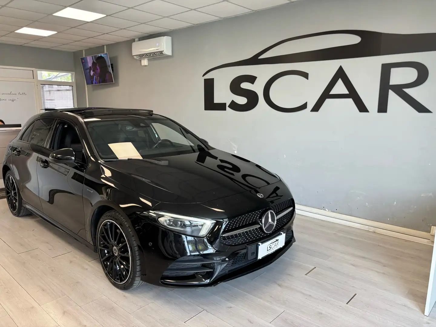 Mercedes-Benz A 250 E~Night~Edition~Unipro~Promo~Finanziamen Noir - 1