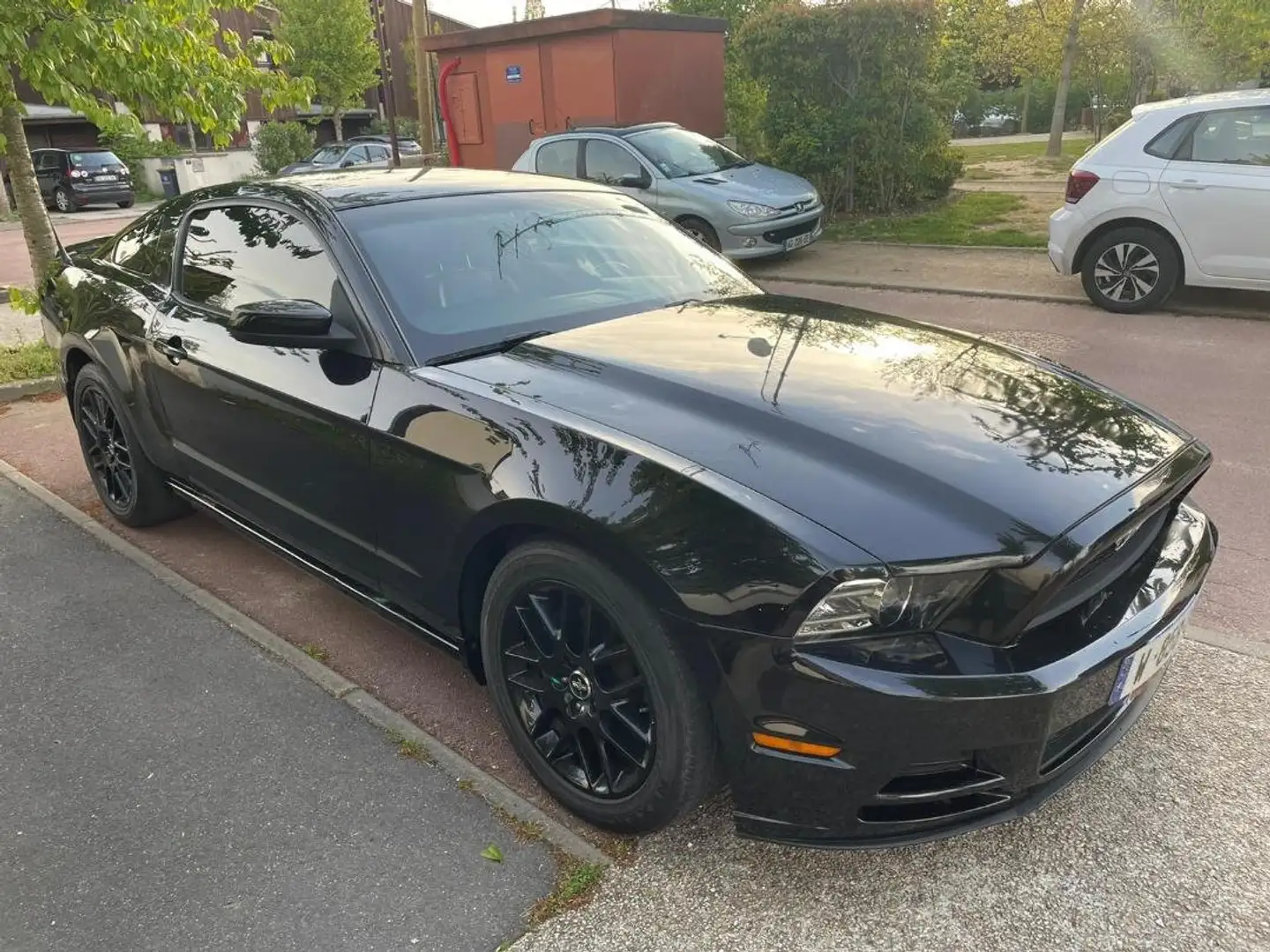 Ford Mustang V6 3.7 Zwart - 1