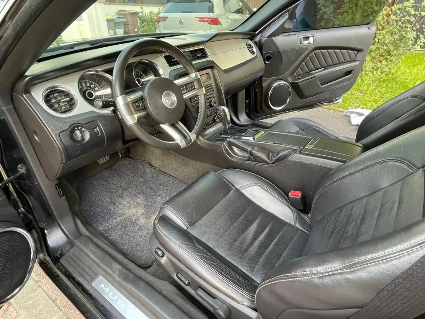 Ford Mustang V6 3.7 Zwart - 2