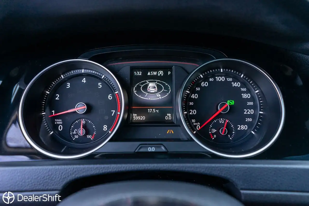 Volkswagen Golf GTI снимка Volkswagen Golf GTI