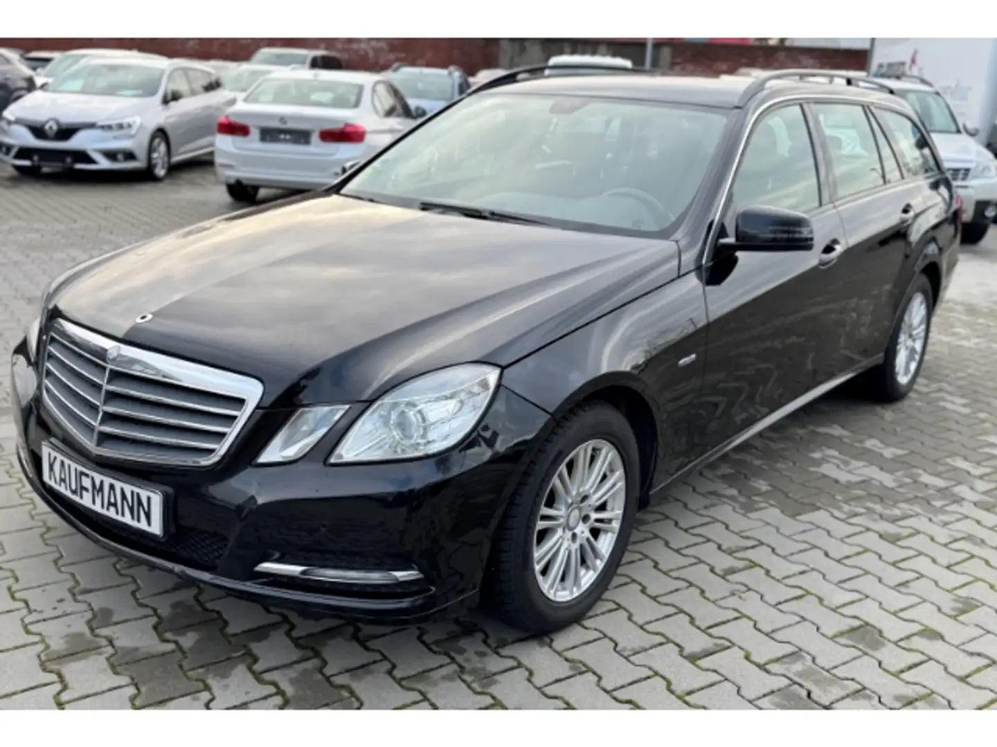 Mercedes-Benz E 220 T-Modell CDI BlueEfficiency Schwarz - 2