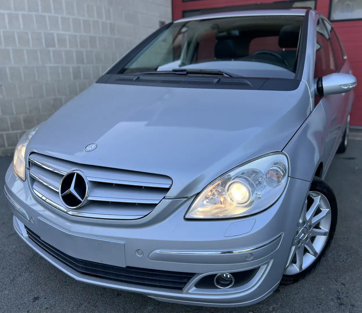 Mercedes-Benz B 200 Turbo Special Edition + CLIM + TOIT PANO + CUIR Gris - 1
