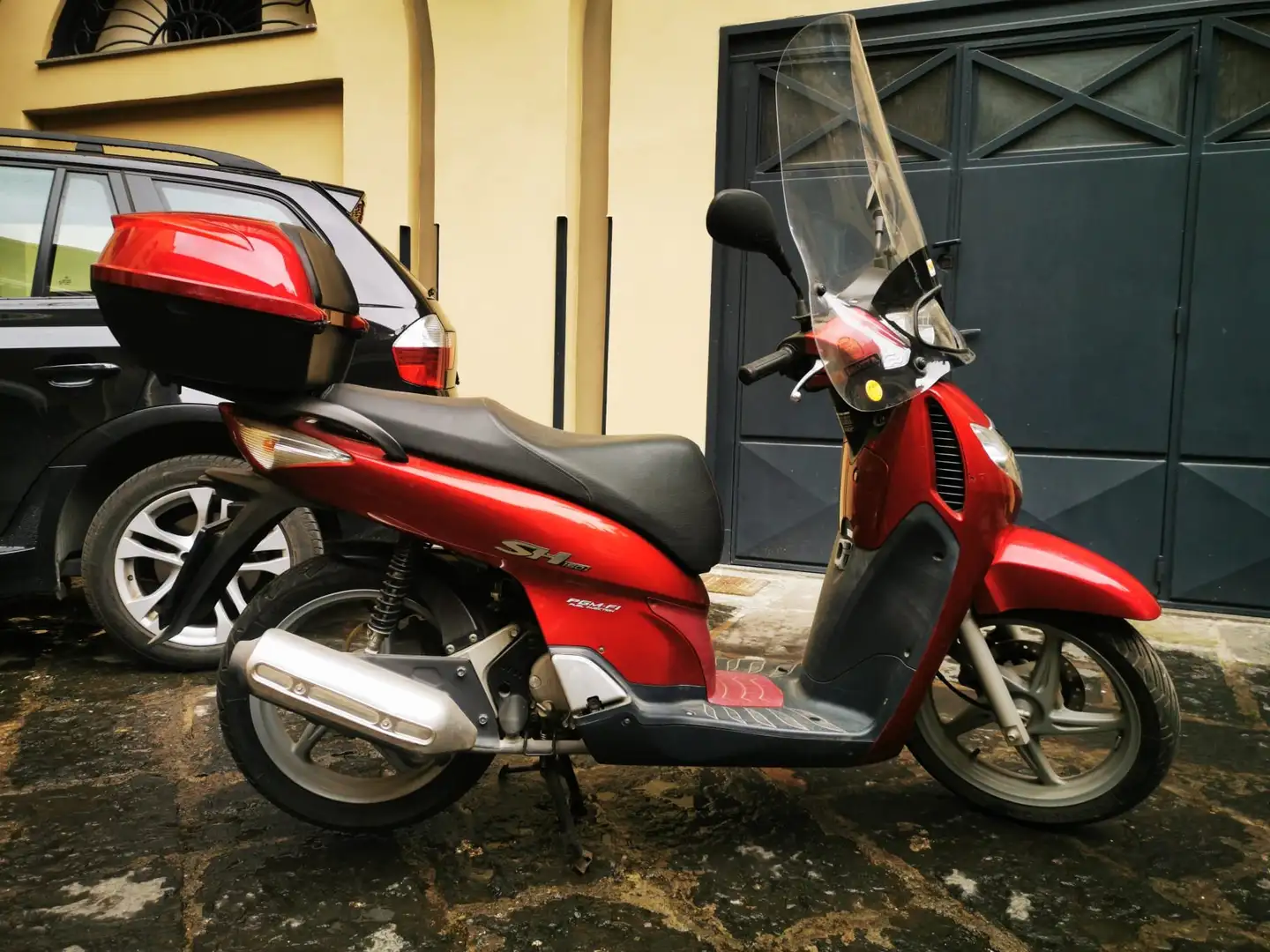Honda SH 150 Red - 1