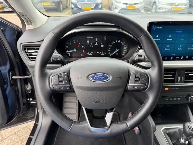 Ford Focus view 9