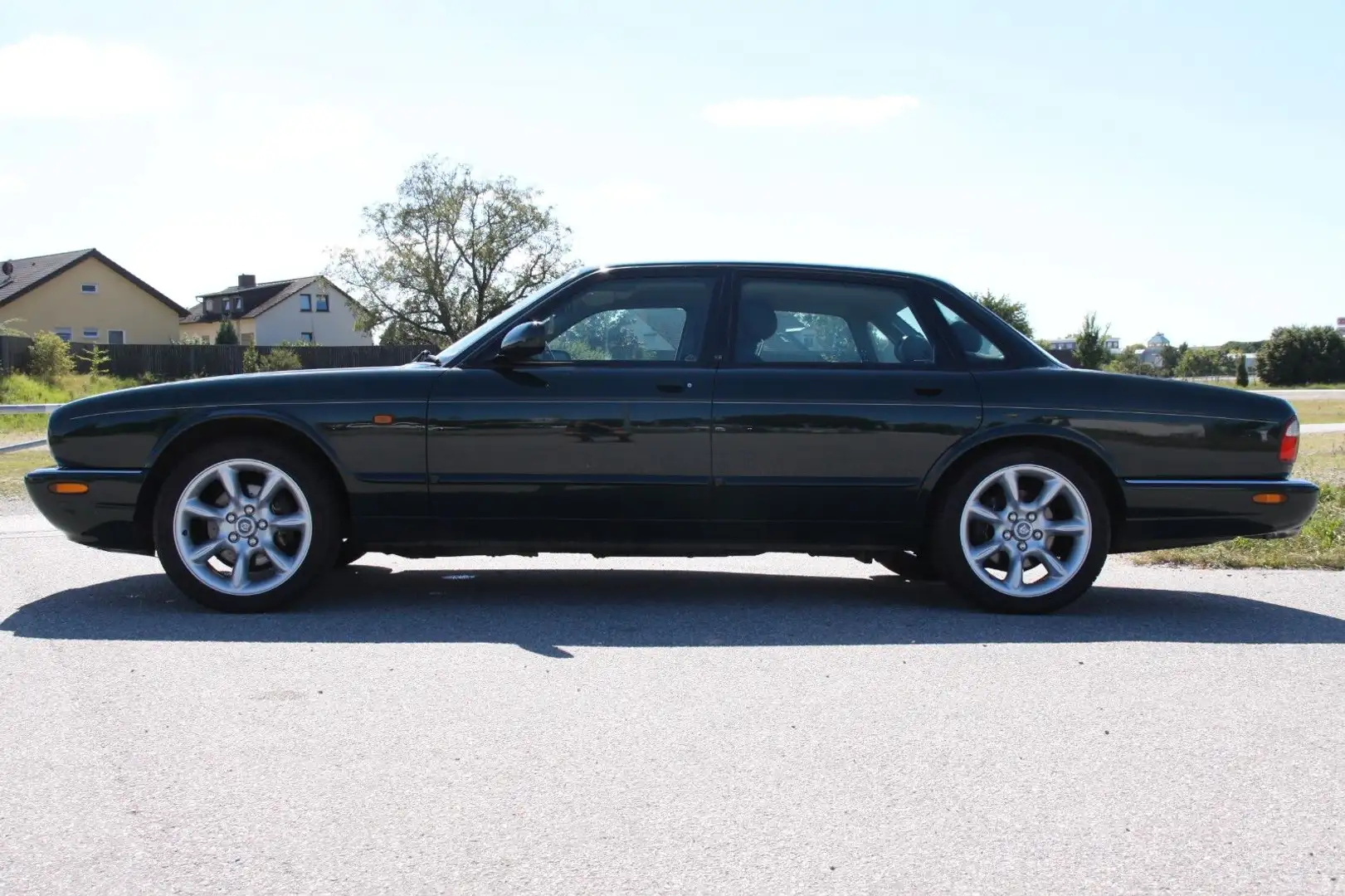 Jaguar XJ 3.2 Executive 2 Jahre Garantie Groen - 2