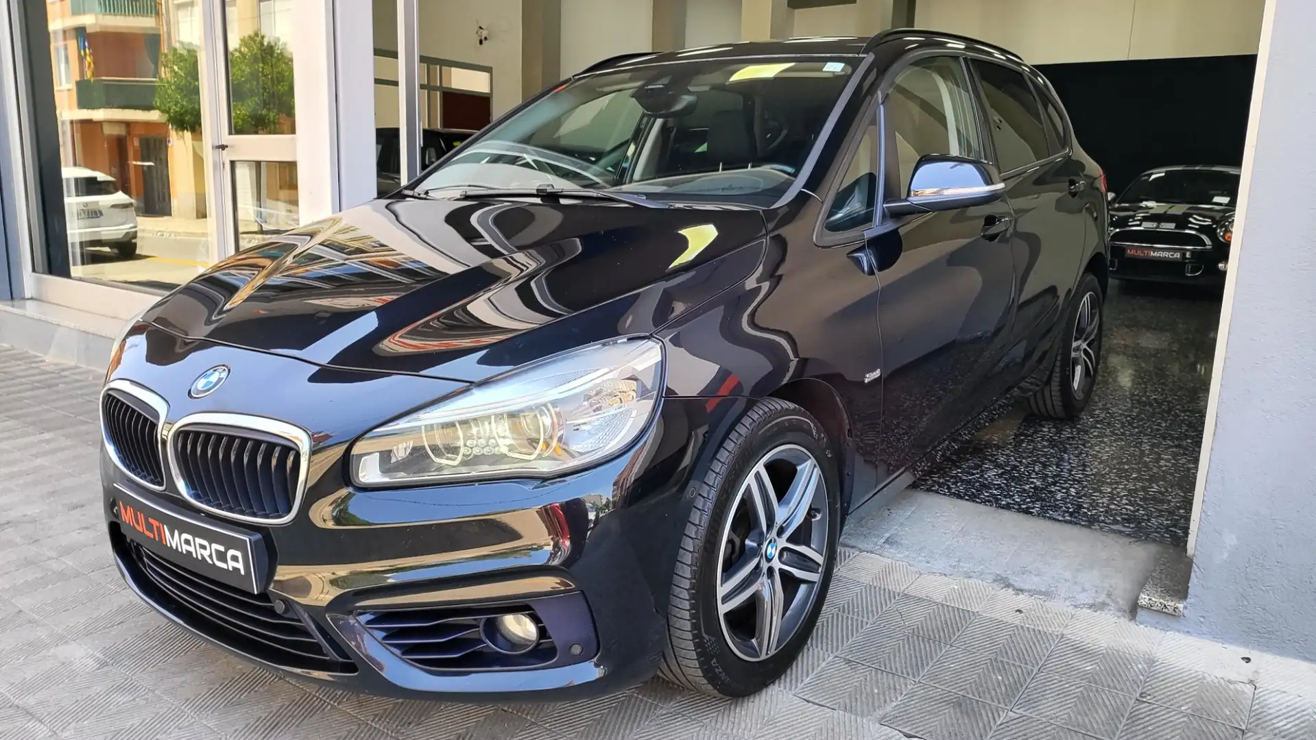BMW 218 218d Active Tourer Zwart - 1