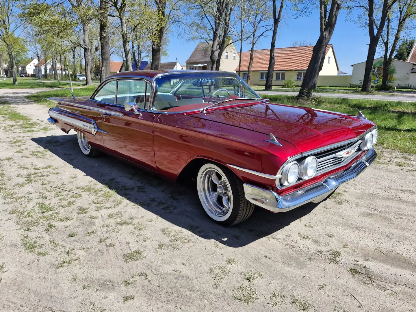 Chevrolet Impala Coupe Rot - 1