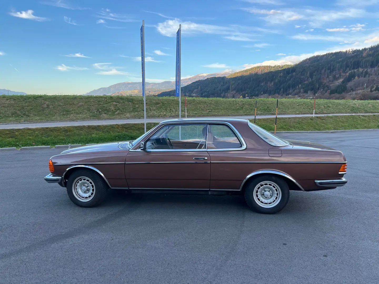 Mercedes-Benz 230 CE Coupe Braun - 1