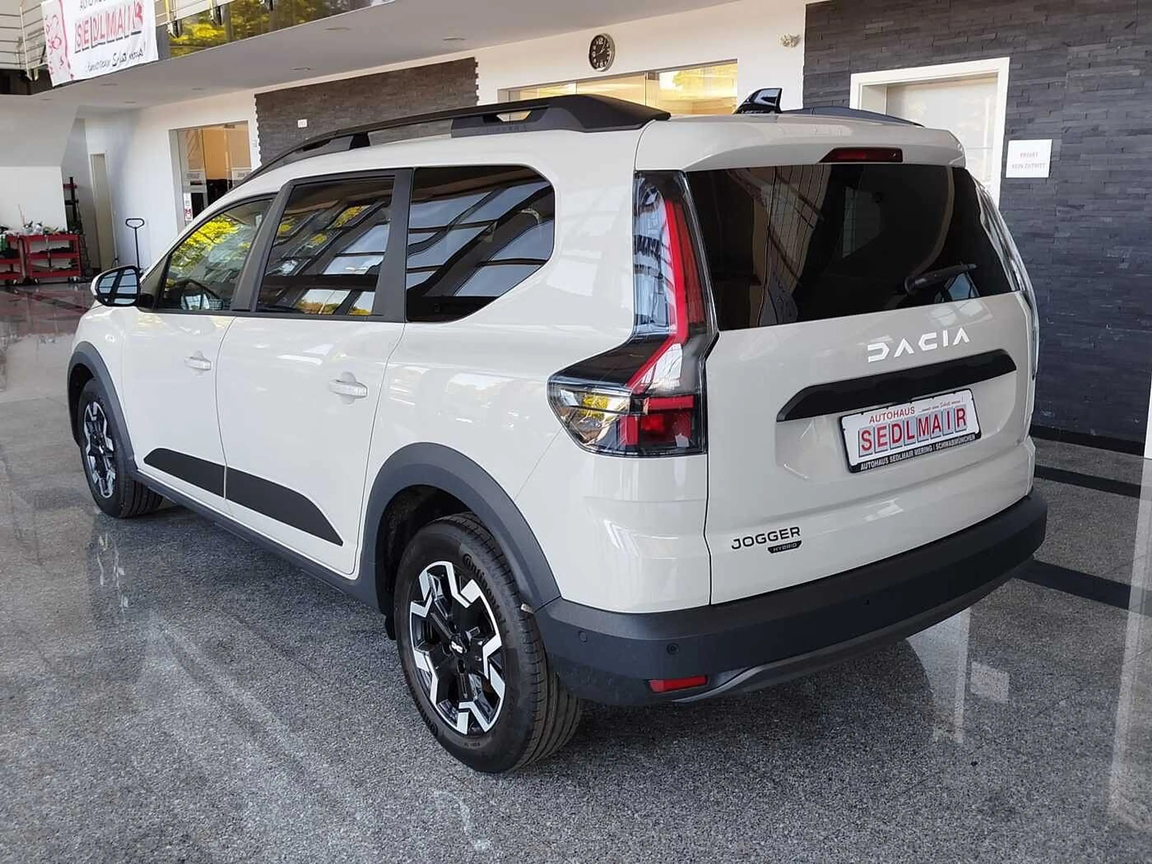 Dacia Jogger Journey 1.8 Hybrid 155 5-Sitzer AHK/VOLL — photo 3