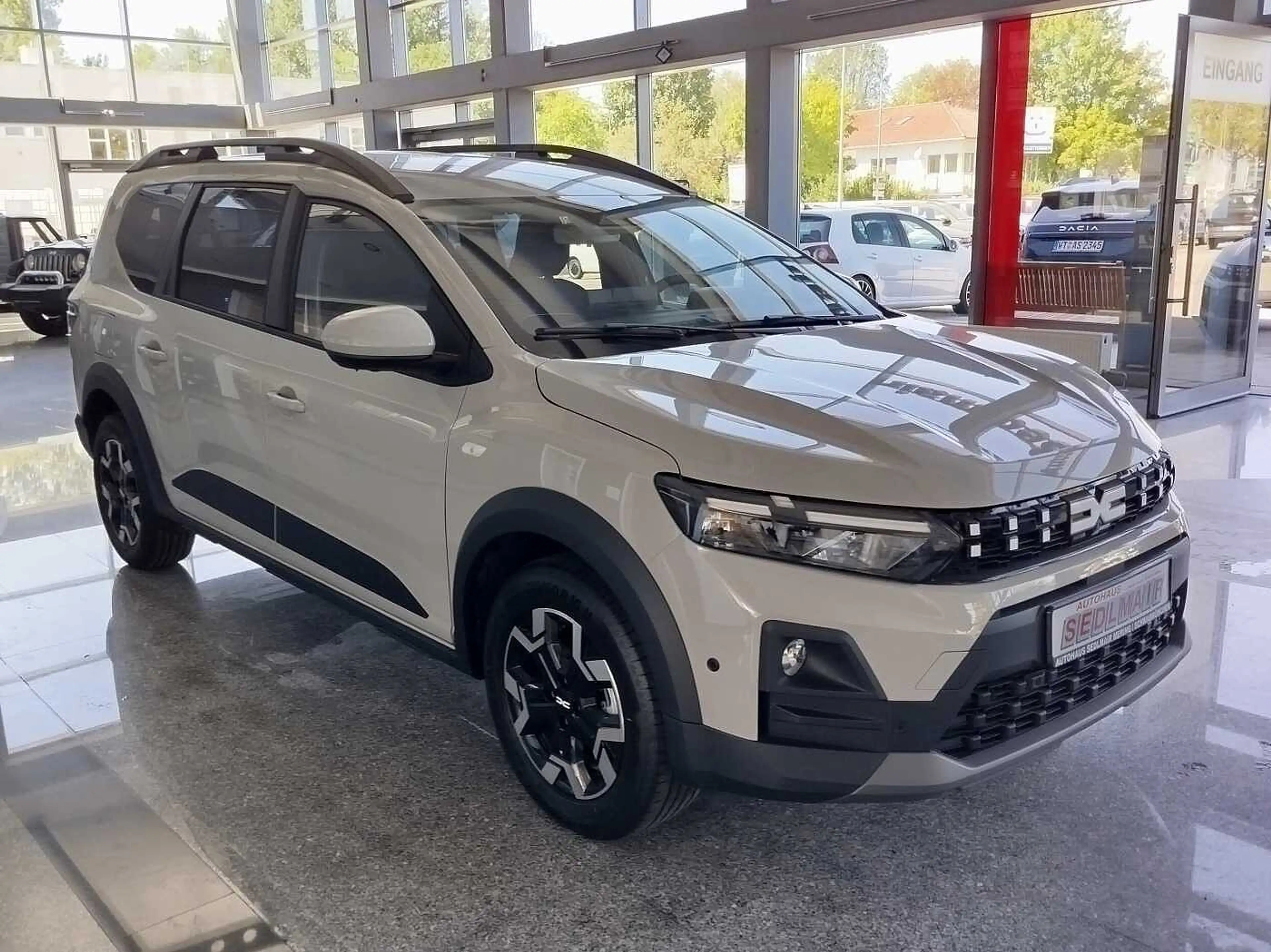 Dacia Jogger Journey 1.8 Hybrid 155 5-Sitzer AHK/VOLL — photo 6