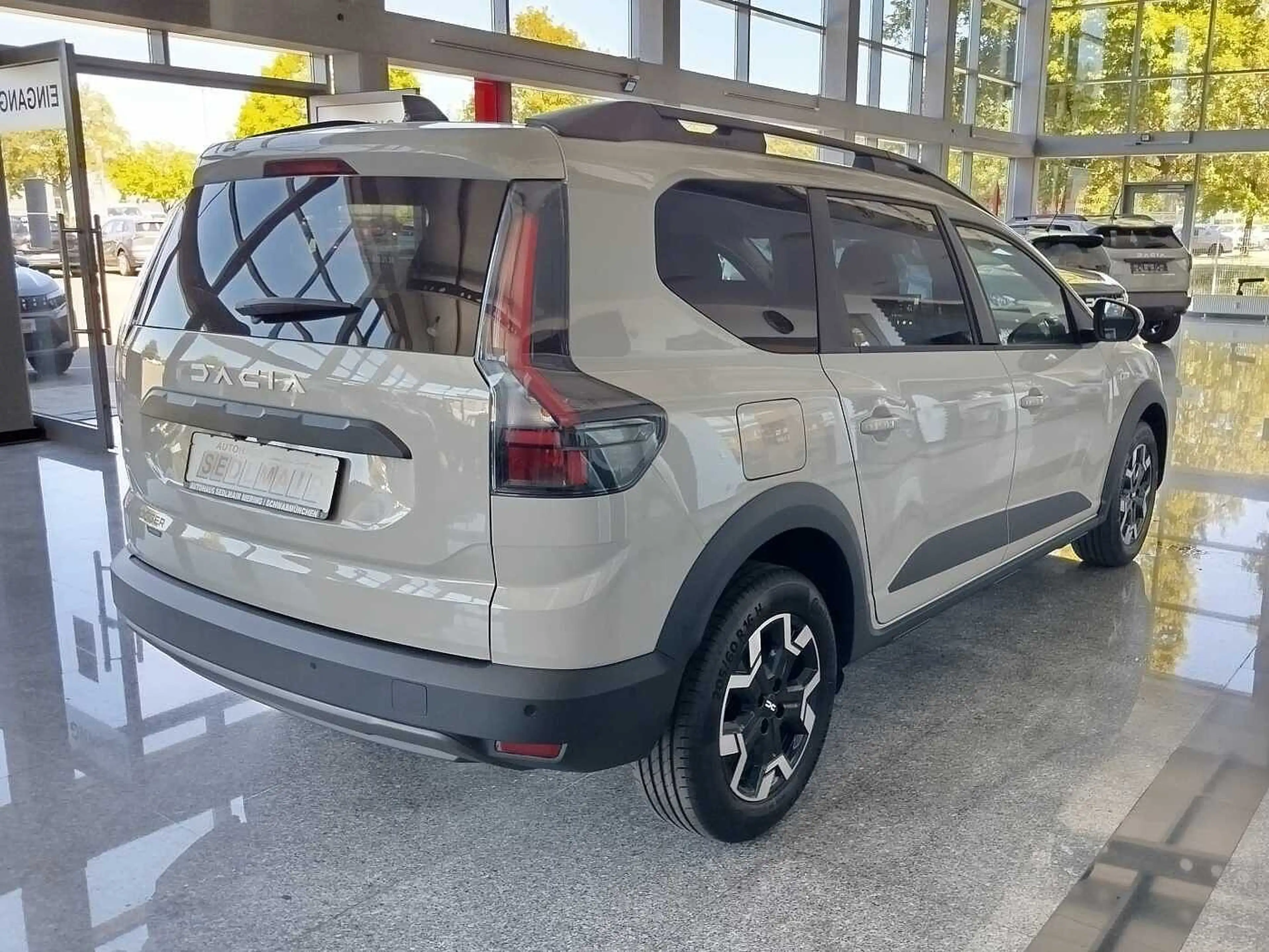 Dacia Jogger Journey 1.8 Hybrid 155 5-Sitzer AHK/VOLL — photo 4