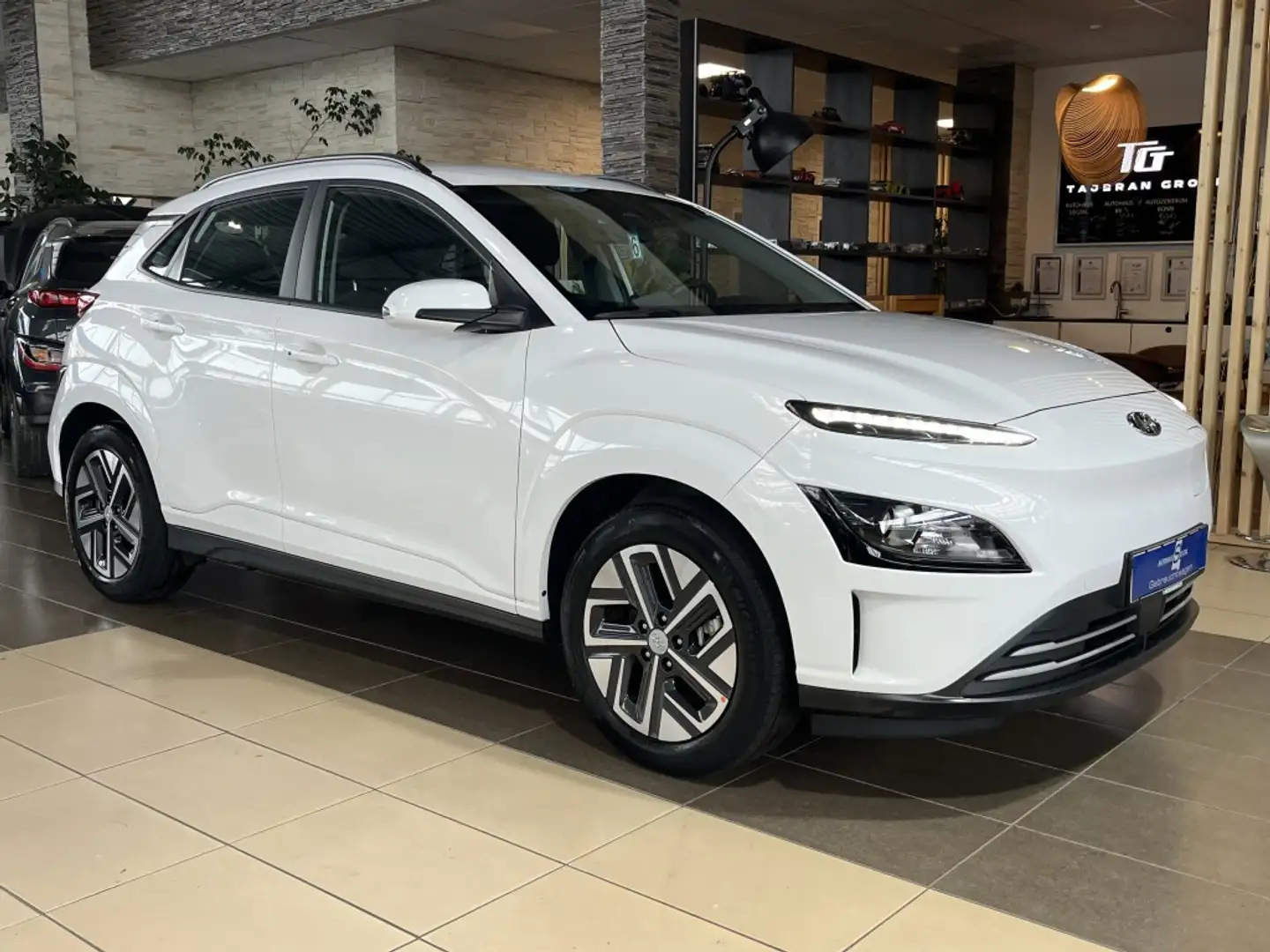 Hyundai KONA Select Elektro digCockpit ACC R.Cam PDC SHZ Weiß - 1