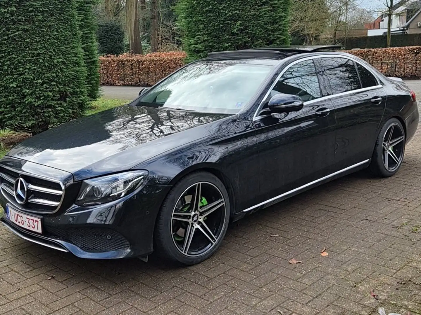 Mercedes-Benz E 220 Zwart - 1