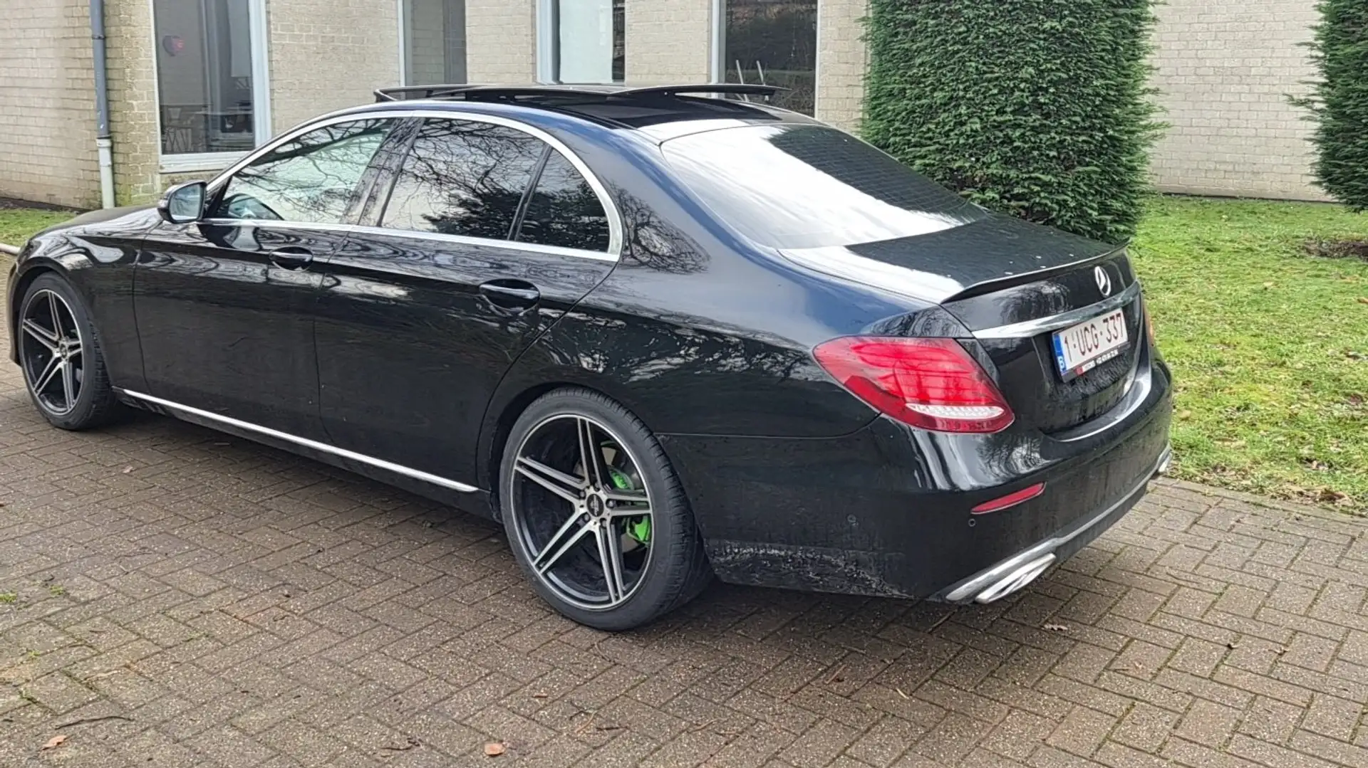 Mercedes-Benz E 220 Zwart - 2