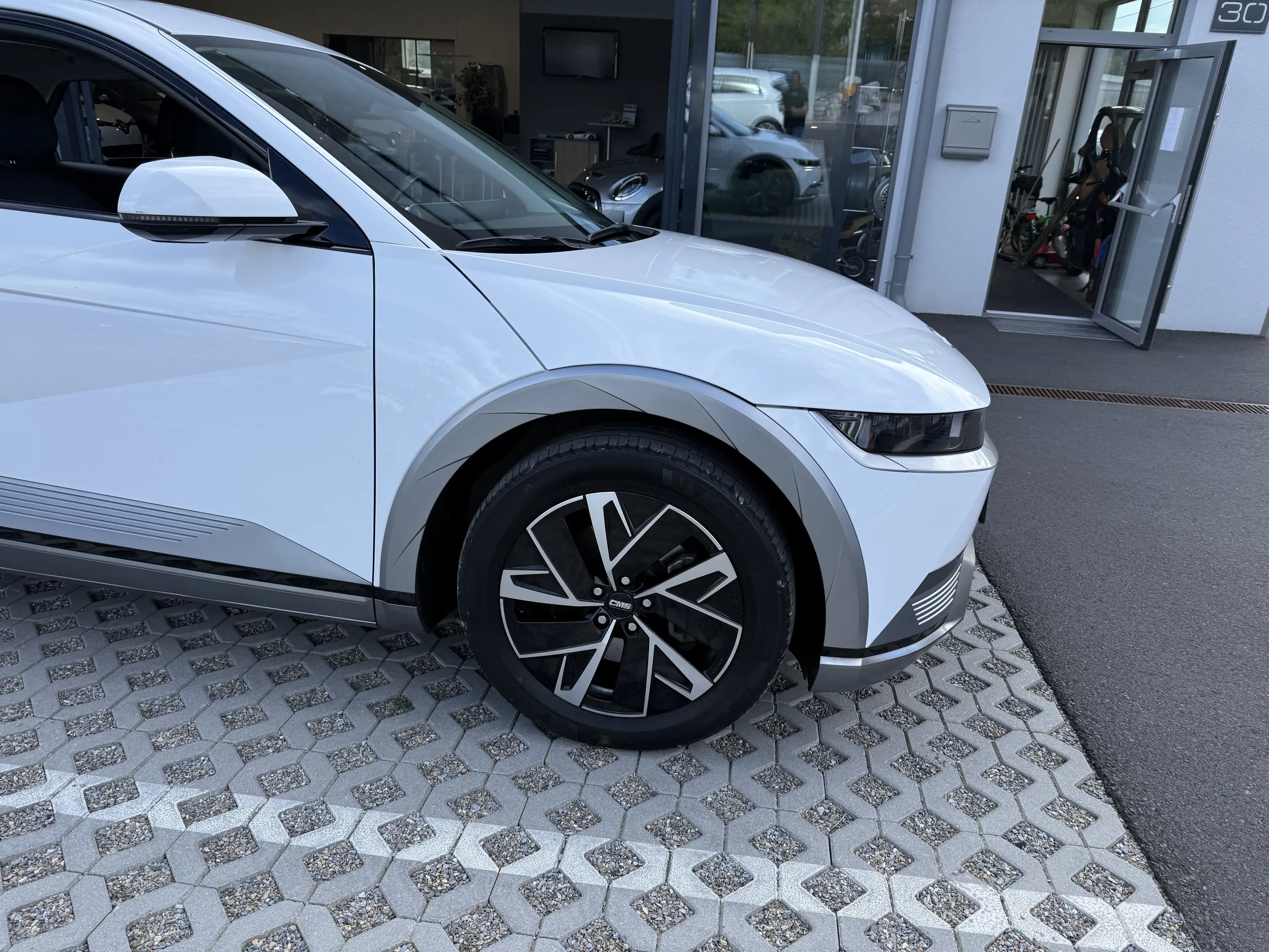 Hyundai IONIQ 5 — photo 4