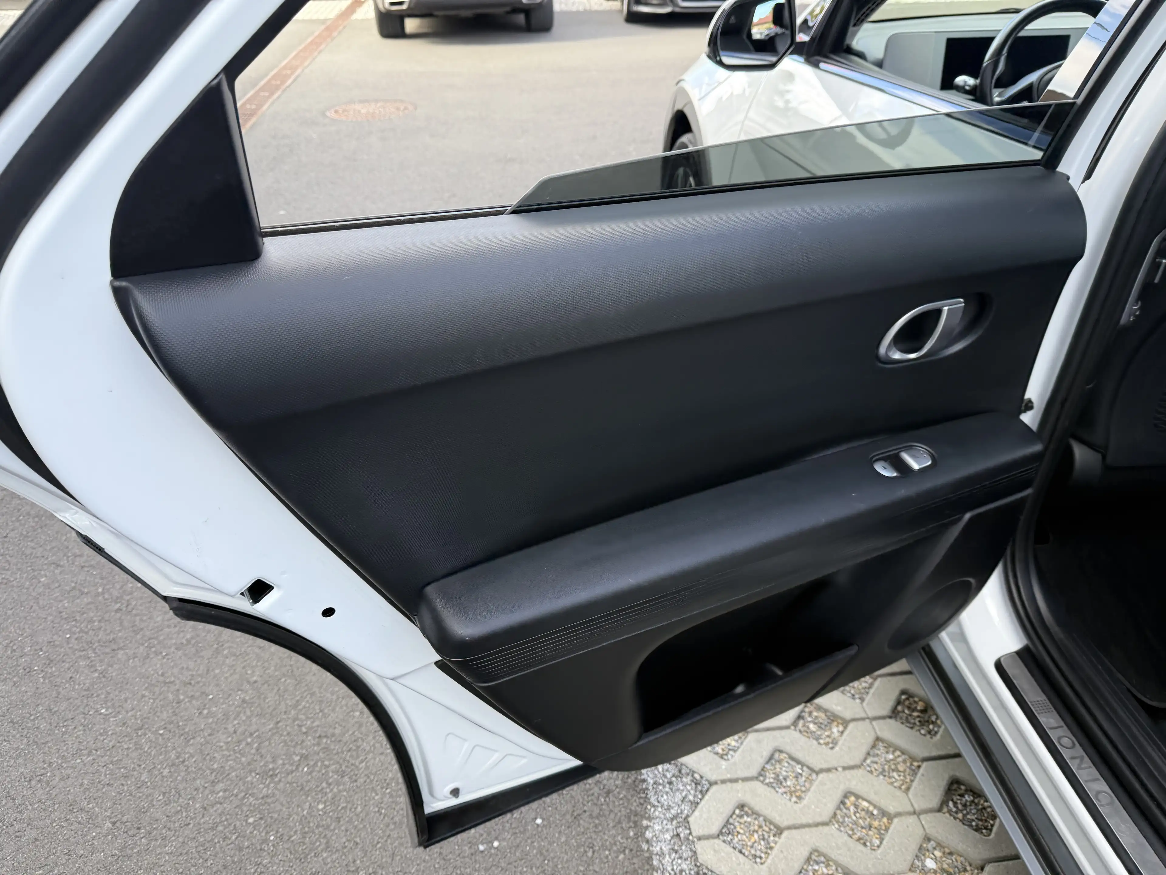 Hyundai IONIQ 5 — photo 6