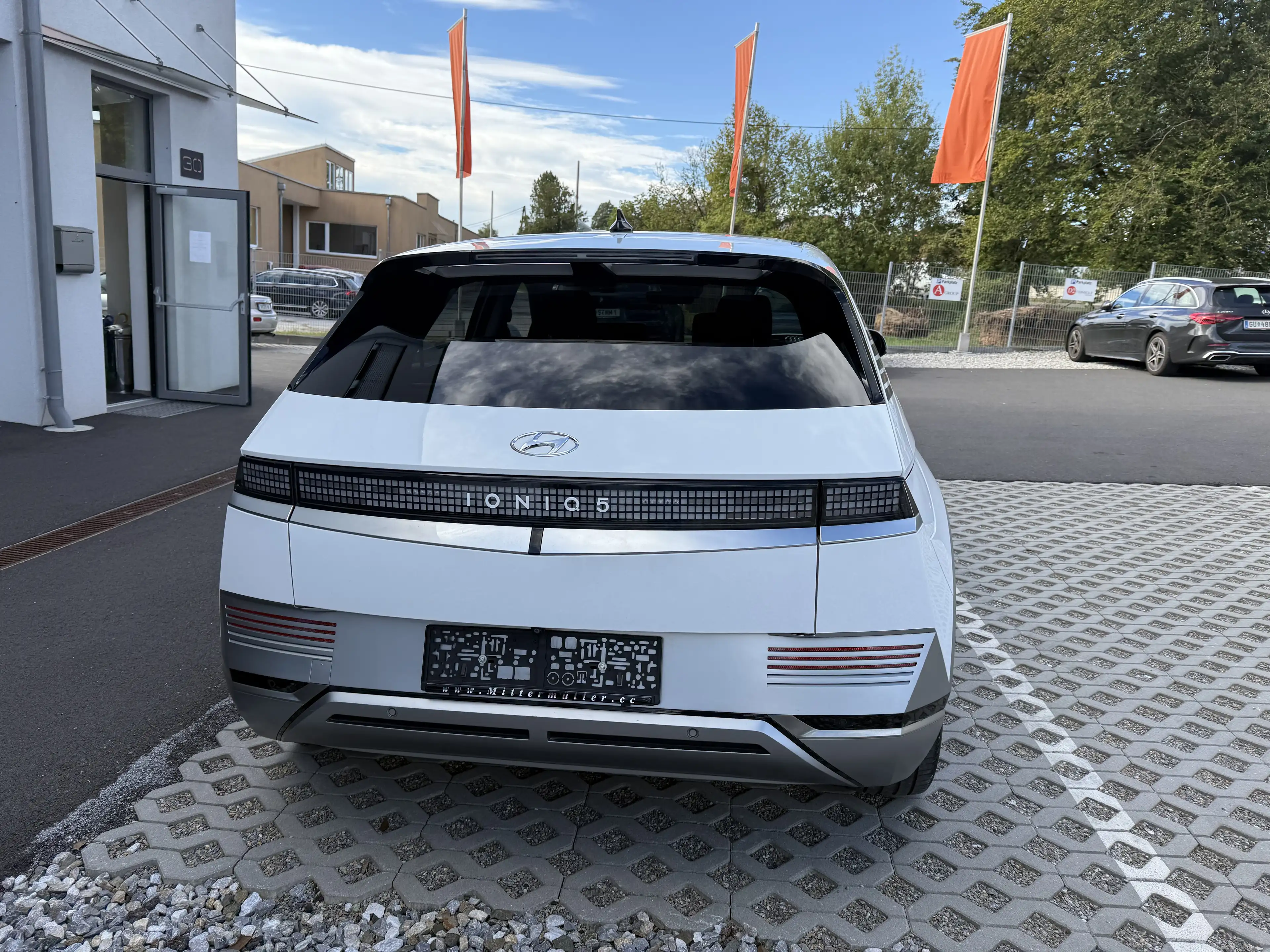 Hyundai IONIQ 5 — photo 3