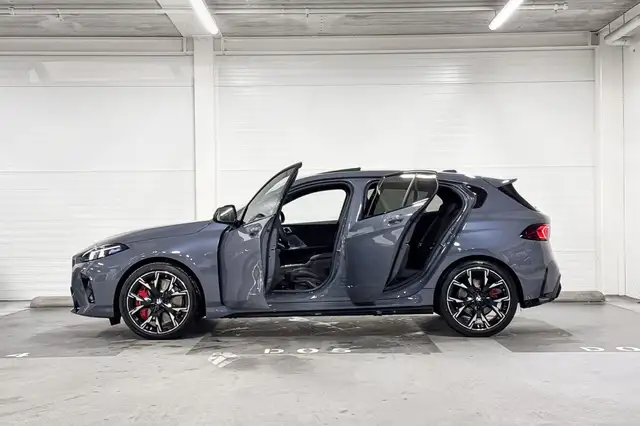 BMW 1 Series view 3