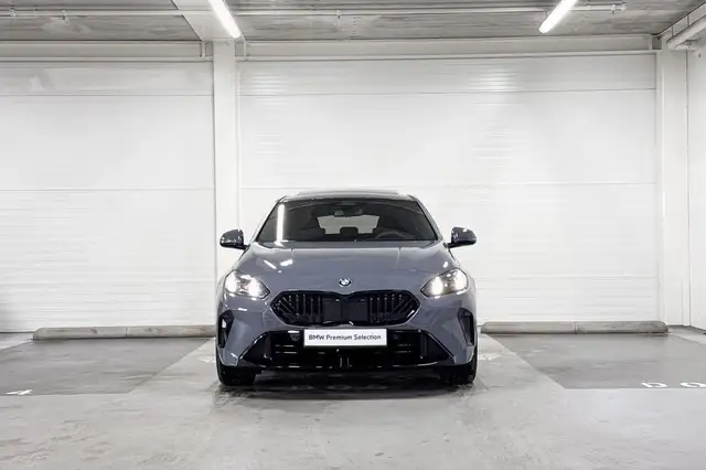 BMW 1 Series view 6