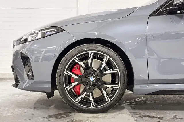 BMW 1 Series view 4