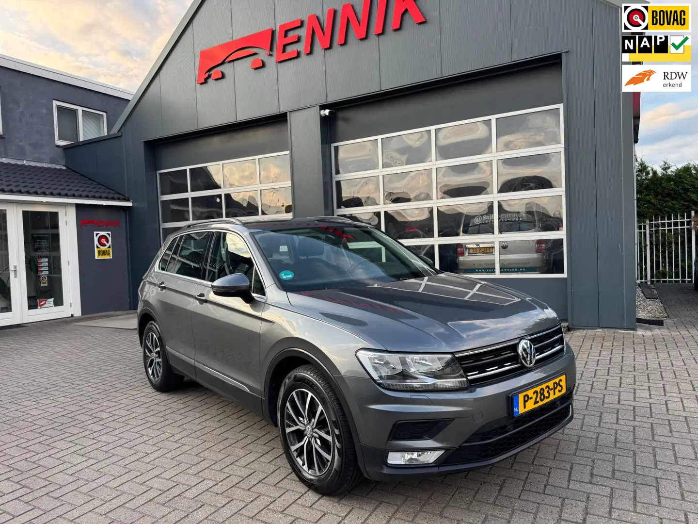 Volkswagen Tiguan 1.4 TSI Connected Series / Massage / Navi / Alcant Gris - 1