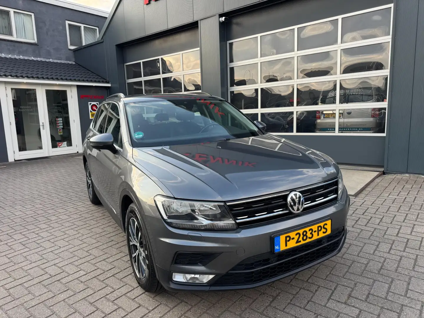Volkswagen Tiguan 1.4 TSI Connected Series / Massage / Navi / Alcant Gris - 2