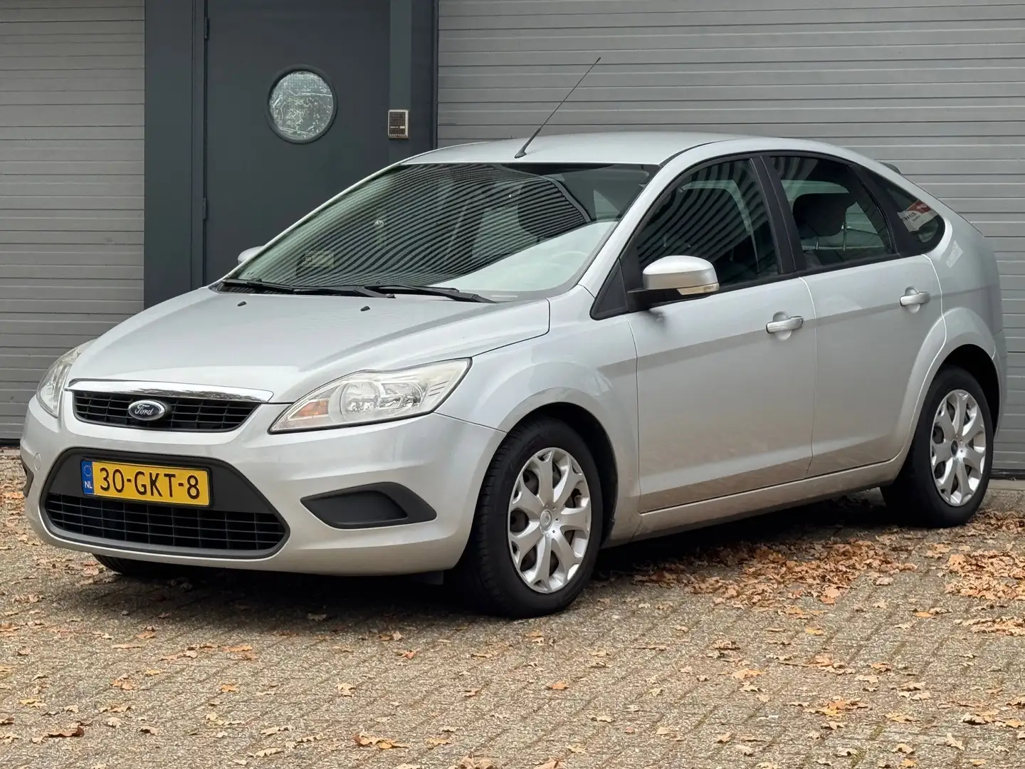 Ford Focus 1.6 Trend Grijs - 1
