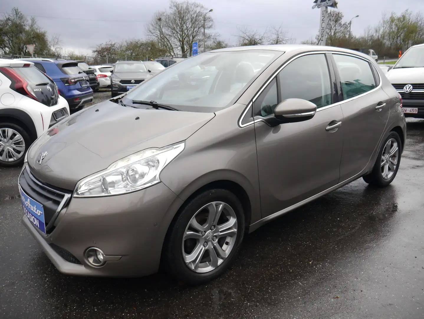 Peugeot 208 208 1.6i AUTOM*GPS*CLIM* Beige - 2